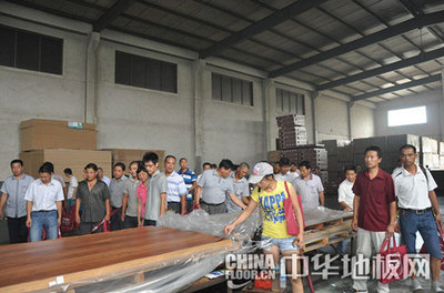 暨富绅地板工厂团购圆满结束-富绅地板新闻资讯-中华地板网