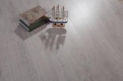 进口柯诺强化地板优雅登场，千年舟系列新品引领家装新风尚